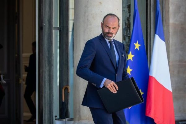Edouard-Philippe-sortie-Conseil-Ministres-24-2020_0_729_486