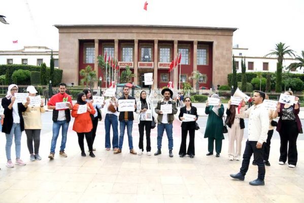 sit-in-devant-parlement-victime-examen-des-avocats